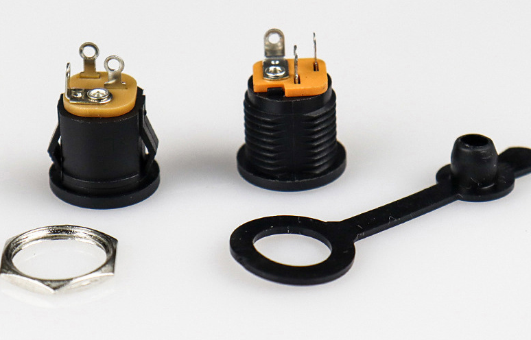 帶安全扣的DC插座 帶安全扣的DC插座